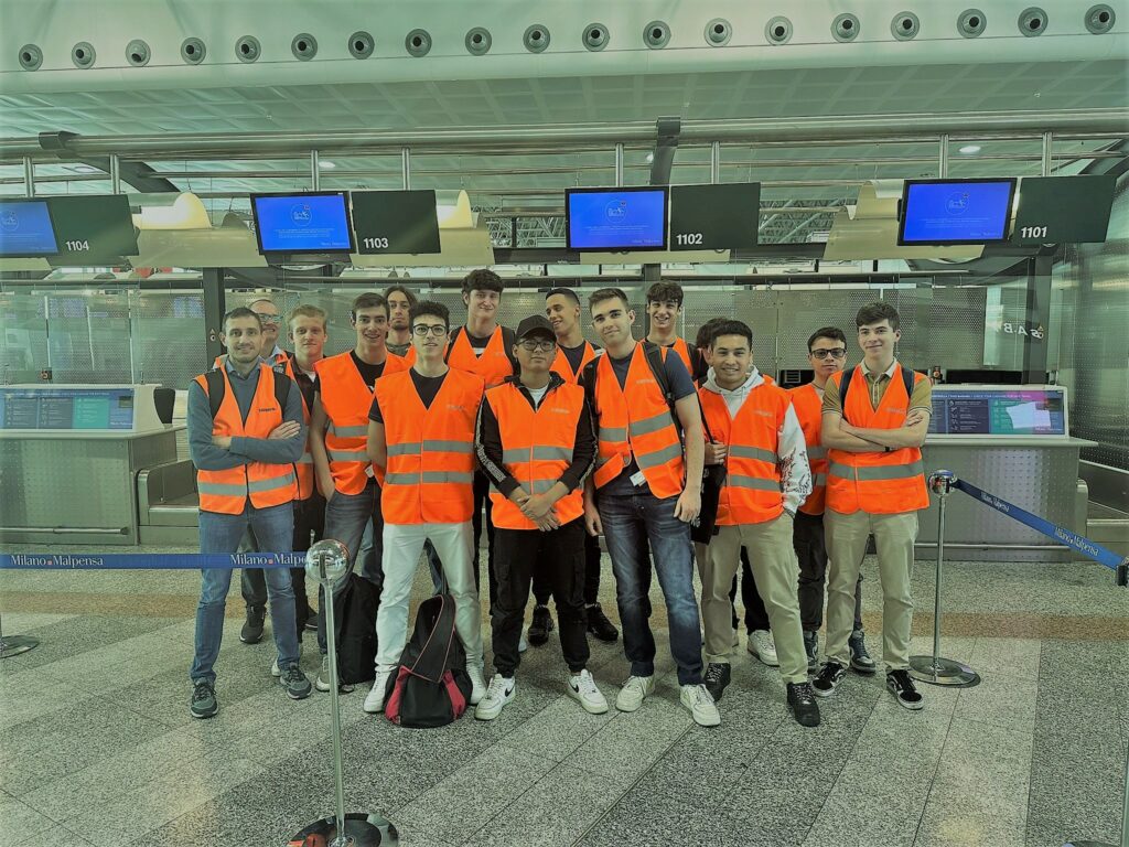 I nostri studenti del Centro di Formazione Professionale di Milano visita alla Siemens Logistic 3