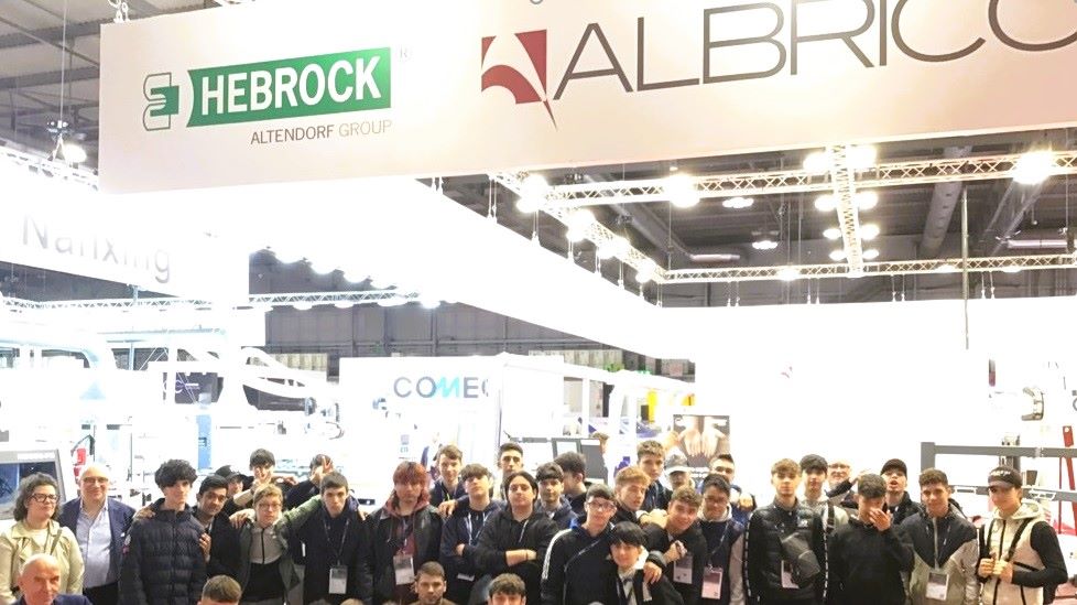 I ragazzi del nostro centro di formazione professionale di Arese impegnati in attività di cittadinanza attiva ed innovazione tecnologica con la visita alla Fiera Xylexpo.